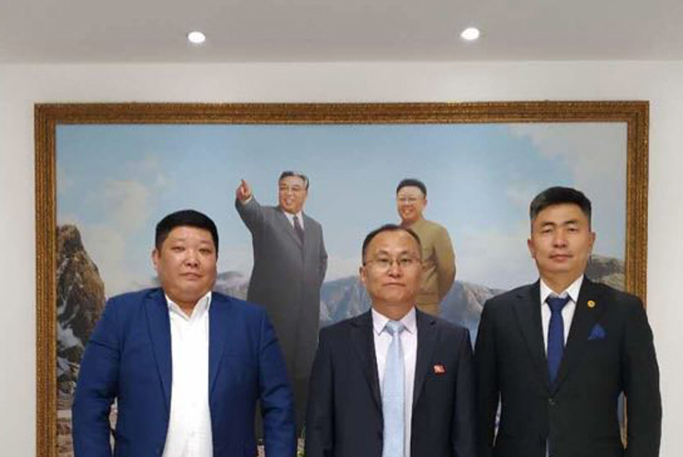 Хүндэтгэл илэрхийлэв.