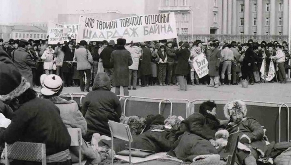 ДОКТОР О.ХАТАНБОЛД: 1990 ОНЫ ҮЙЛ ЯВЦ НЬ ХУВЬСГАЛ БИШ ХӨДӨЛГӨӨН БАЙСАН